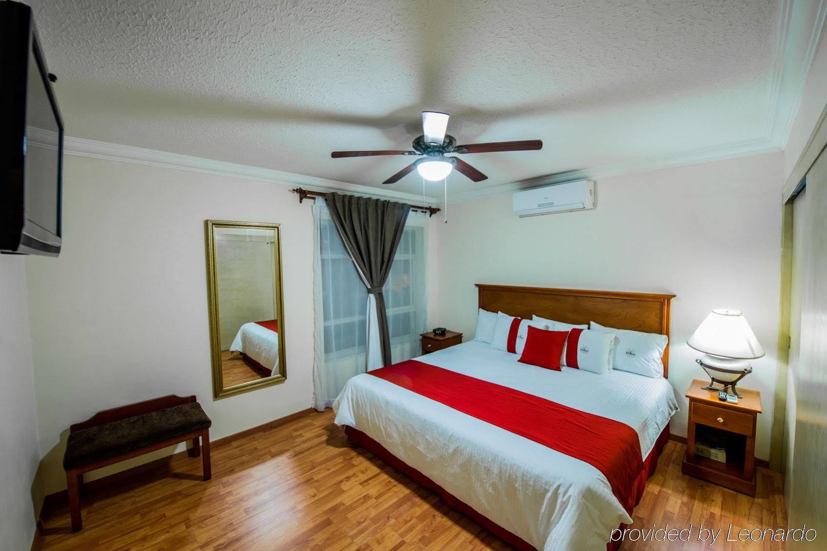 Del Marques Hotel And Suites Гуадалахара Екстериор снимка